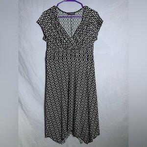 Chic Black and White Circle Pattern Maxi Dress